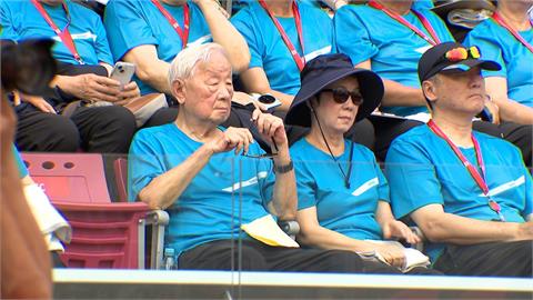 張忠謀臨時缺席台積電運動會　魏哲家：身體有點不舒服