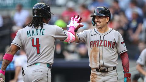 MLB(影)/台美混血球星卡仔單場雙響砲谷底反彈!灌進4分打點強勢助響尾蛇奪勝
