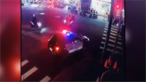 警車晚間支援勤務與機車擦撞 騎士擦挫傷