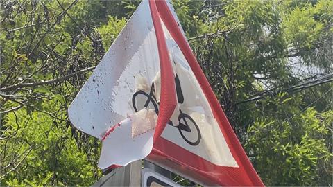 另類熱傷害！自行車道指示牌曬到捲曲　車道護欄被曬到脫皮掉漆