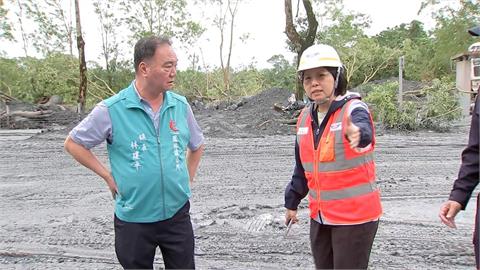 馬太鞍溪堰塞湖溢流清淤 鳳林鎮公所與工務段現場爆口角