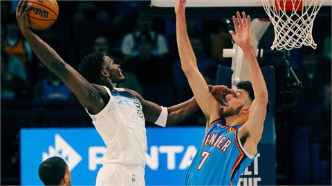 NBA(影)/超狂海報!灰狼蟻人顏扣雷霆獨角獸 「手指抵臉」震撼照登聯盟IG