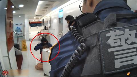 快新聞／「不要這樣好不好」壓制銀行搶匪第一視角！大安警匪對峙畫面曝光