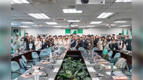 快新聞／民進黨為2026大選提前暖身！徐國勇、邱義仁曝寶貴選戰經驗