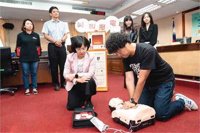 快新聞／「叫叫壓電」四字口訣　鼓勵全民學AED操作「人人成為救命英雄」
