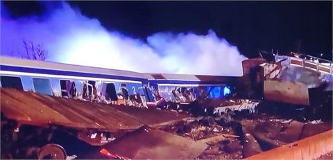 快新聞／希臘「客貨運列車相撞」車廂脫軌起火　已釀16死85傷