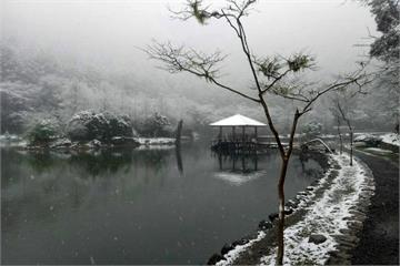 宜蘭「明池山莊」今凌晨開始下雪 持續營運中