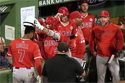 MLB(影)／楚奧特「核彈級」帶頭轟　天使首局三轟破芬威球場百年紀錄