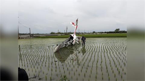 最新／雲林田地「飛機插秧」？輕航機墜落虎尾誇張畫面曝