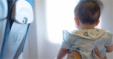 咿呀聲也不行？4月嬰搭機沒哭鬧仍挨轟「自私」　網傻眼：這個世界到底怎麼了