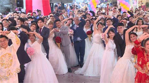 台中樂成宮舉辦第8屆集團婚禮　86對新人參與完成終身大事