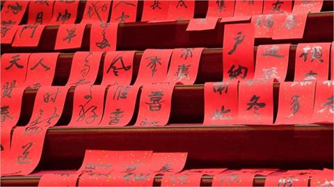 過年貼春聯「小撇步、禁忌」看這！專家籲勿貼「1字」：會招爛桃花