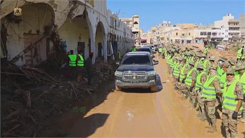 利比亞世紀洪災死傷恐破萬　海岸邊3天撈出450具遺體