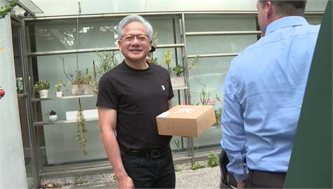 黃仁勳下機後第一站直奔髮廊　接地氣秀台語：巴豆么啊！