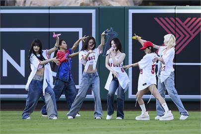 MLB(影)／i-dle天使主場開球！　舒華露香肩唱《Queencard》辣翻