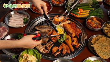 連假聚餐頻繁影響健康？醫：可「先蔬後肉」、分食共享