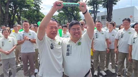 蔡易餘完成縣長參選登記　「總統級」團隊齊拚選戰