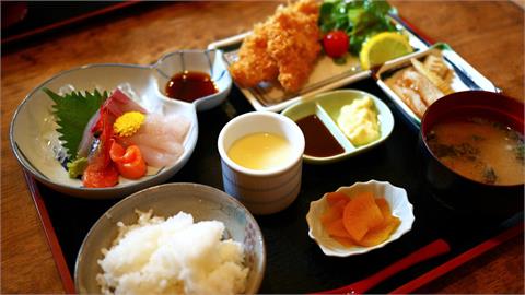 「日式、西式」你選哪一道？林氏璧PO日本早餐圖網友一面倒選這項