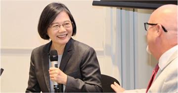 太活網！蔡英文神速跟風「我給ㄅ級分」　全網暴動：快跟不上了