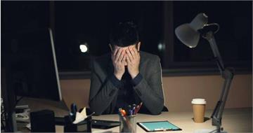 湧離職念頭「裸辭or撐3個月領年終?」 大票網:不跟錢過不去