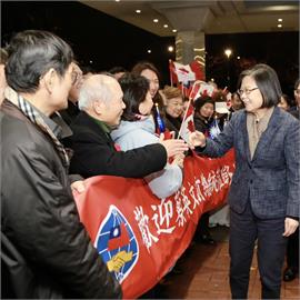 快新聞／台灣隊完封日本奪冠　最愛陳傑憲的蔡英文第一時間與外國友人報喜