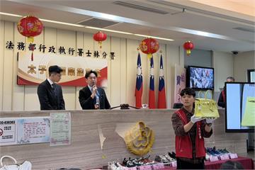 太子詐騙集團首場「精品拍賣會」　鉑金包84萬落槌