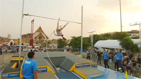 泰國曼谷辦街頭田徑賽　觀眾近距離欣賞高水準演出