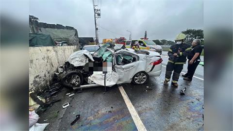 最新／桃園轎車對撞聯結車1死3命危　車身撞爛畫面曝