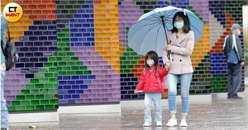 強颱「樺加沙」狂轟雨彈！北台灣雷聲隆隆　鄭明典：少見的密集