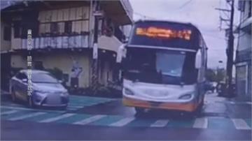 闖紅燈！ 飆速公車學生驚嚇 客運懲處司機 將扣除行車安全獎金