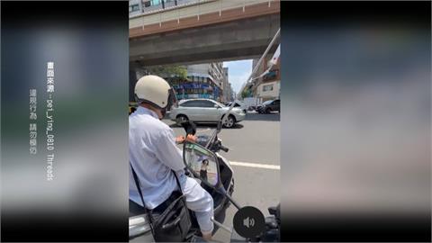 扯! 住院不假外出 男邊騎車邊吊點滴還滑手機