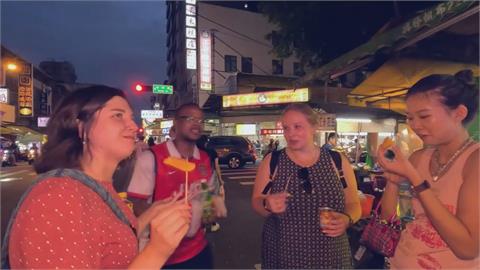 味蕾冒險之旅！外師嗨逛台灣夜市　梅粉地瓜條意外掀「薯條之戰」