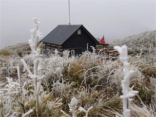 雪霸園區下冰霰美景曝光！　管理處示警：勿越級打怪