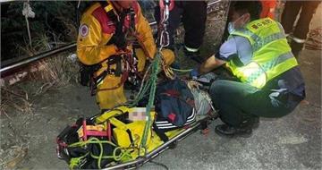 朝陽女大生夜騎驚魂!電桿彎道失控翻落10米邊坡 吊掛救援畫面曝光