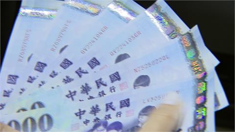 普發一萬最快11/11入帳！　百貨、超商、銀行祭優惠搶商機