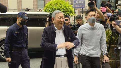 柯文哲宣判/日前遭直擊與女子共舞 沈慶京步行進入北院