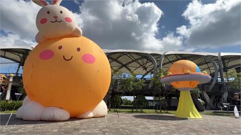 中秋「月亮變飛碟」降臨宜蘭冬山　遊客如徜徉星際之旅
