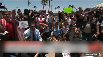 美墨邊境民眾示威 批川普拆散非法移民家庭