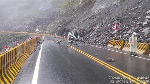 高雄勤和到復興路段落石　當局即時清除一度封閉