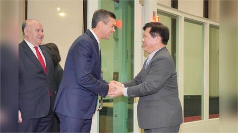 快新聞／超挺台灣！巴拉圭總統貝尼亞來了「林佳龍親接機畫面曝」