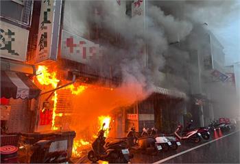 台中知名牛肉麵老店惡火奪命　三代5口困火窟2死3送醫