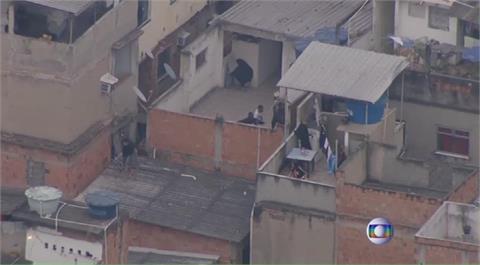 巴西里約貧民窟緝毒爆槍戰 至少1警24嫌死