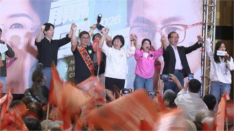 蘇巧慧競選歌大玩創意！　發言人扮加拿大網紅聲樂老師講評
