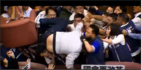 快新聞／民進黨推大罷免宣傳影片　揭藍委「倒行逆施」惡行