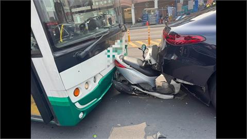 防撞輔助系統介入減速　女駕駛驚嚇緊急煞車釀連環撞