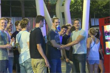 世大運尾聲  外國選手跑夜店、聚公園聊天