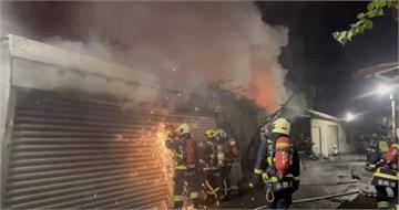 太平暗夜驚爆火海鐵皮工廠全毀　火光照亮街區機車遭殃幸無人傷亡