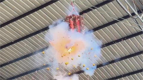 天降現金！高雄財神廟空中灑現金 嘉義奉天宮國運「中上籤」