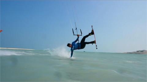 GKA世界盃花式風箏衝浪　20位世界高手齊聚杜哈海灘