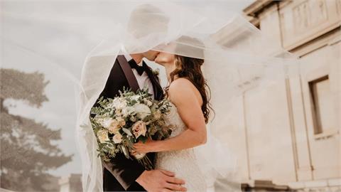 為妻辦奢華婚禮每月還躺拿「6位數字」卻被提離婚！網戳破：沒那麼簡單